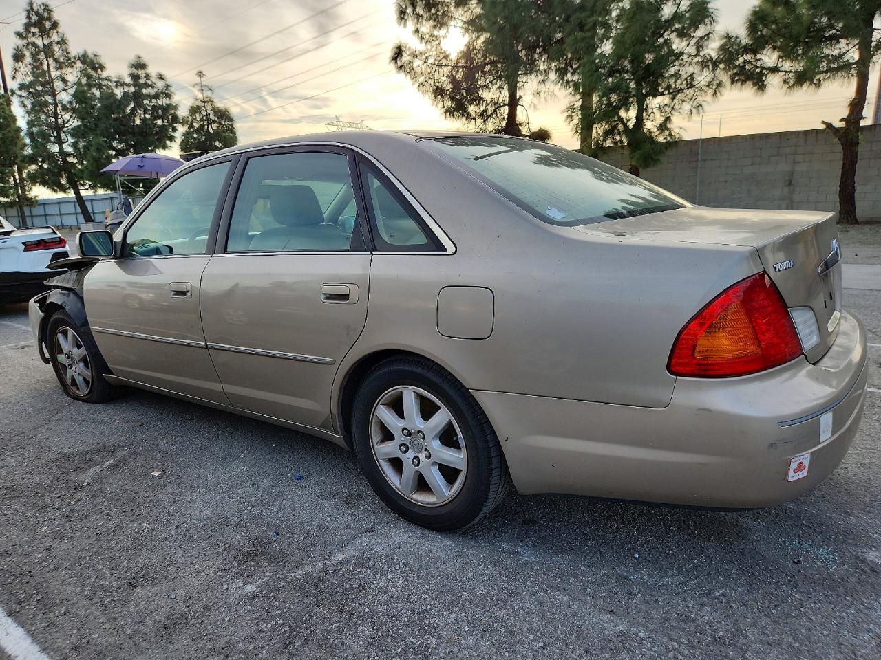 2000 TOYOTA AVALON XL photo 2