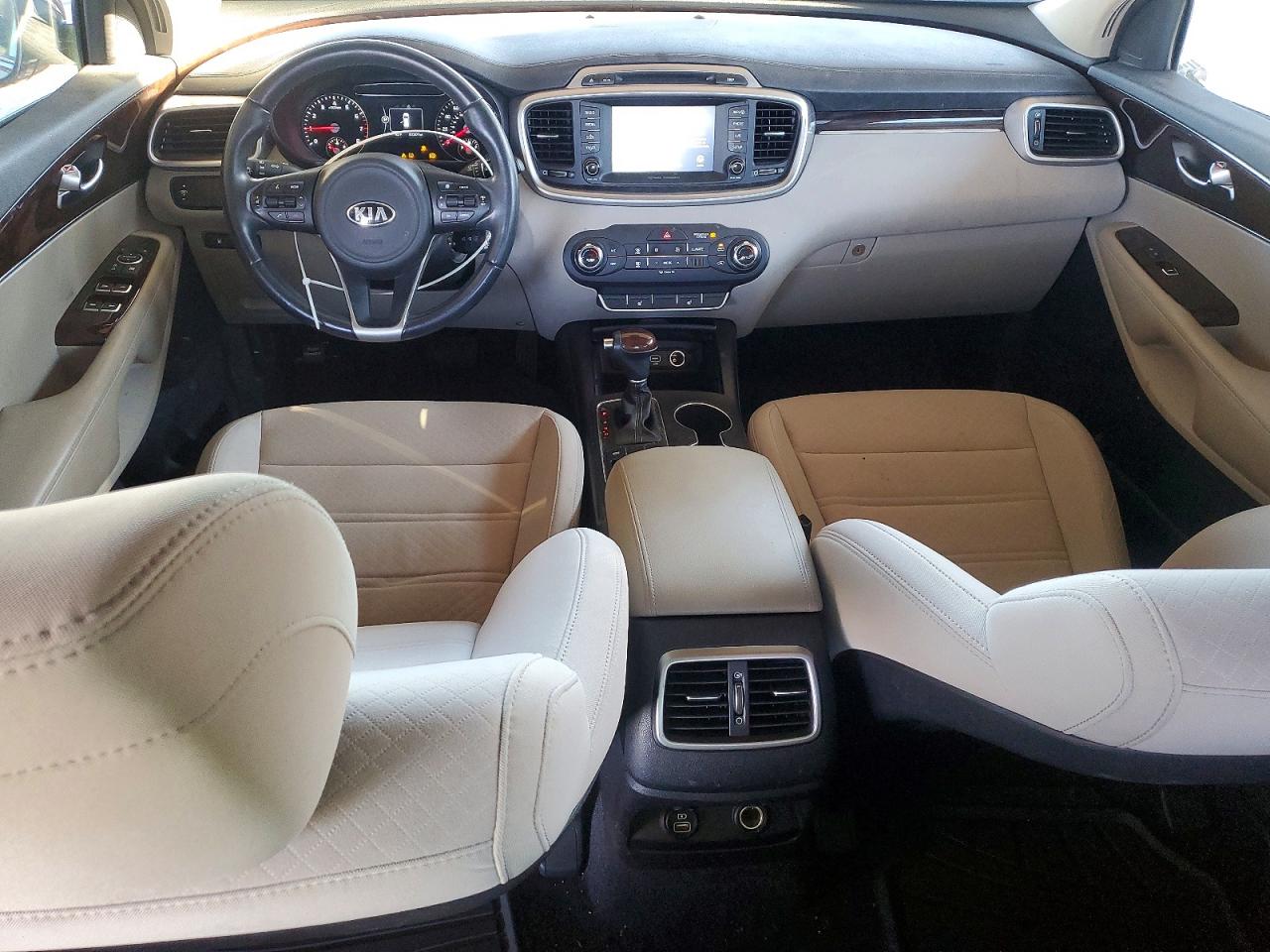 2017 KIA SORENTO LX photo 8
