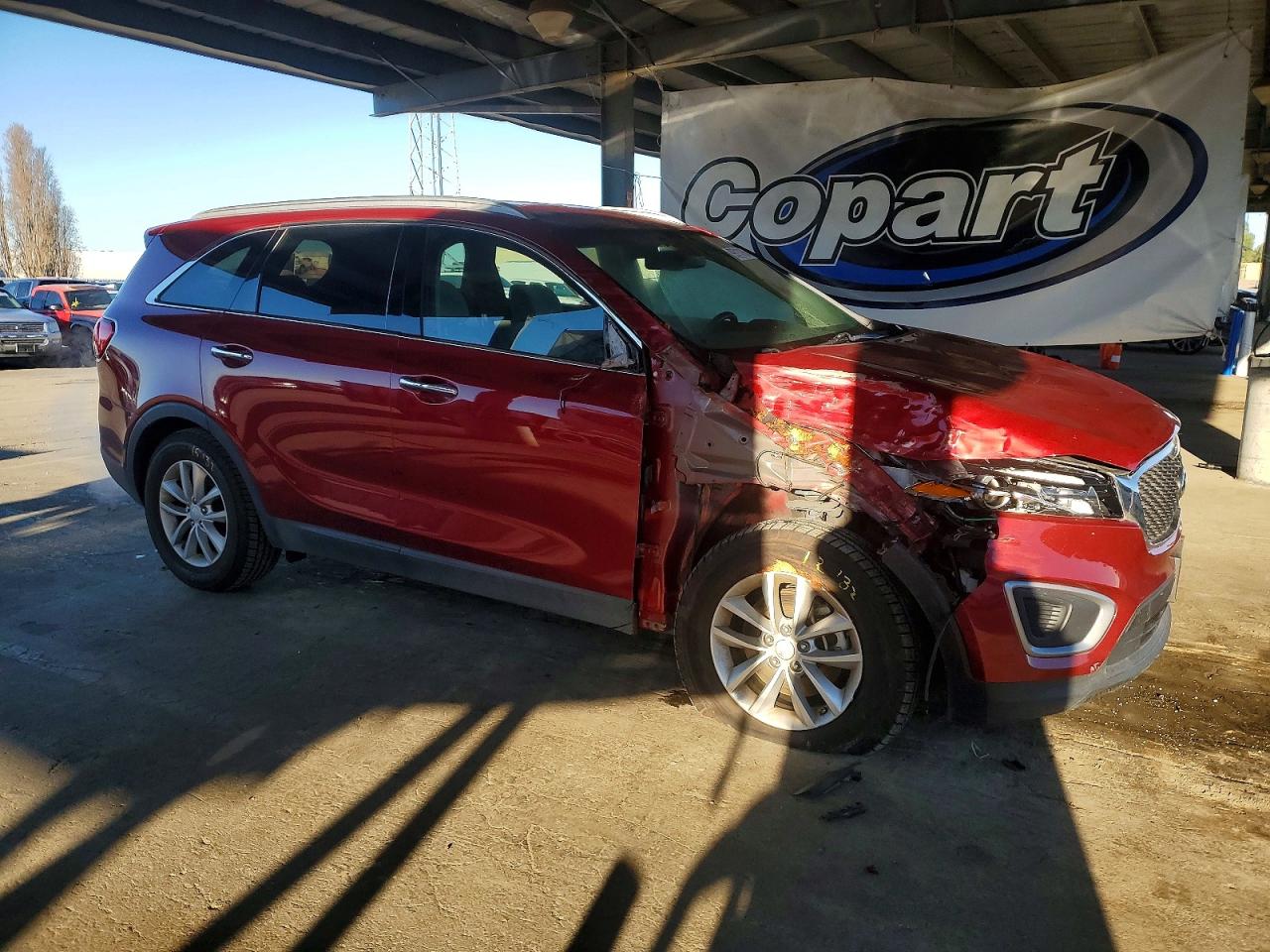 2017 KIA SORENTO LX photo 4