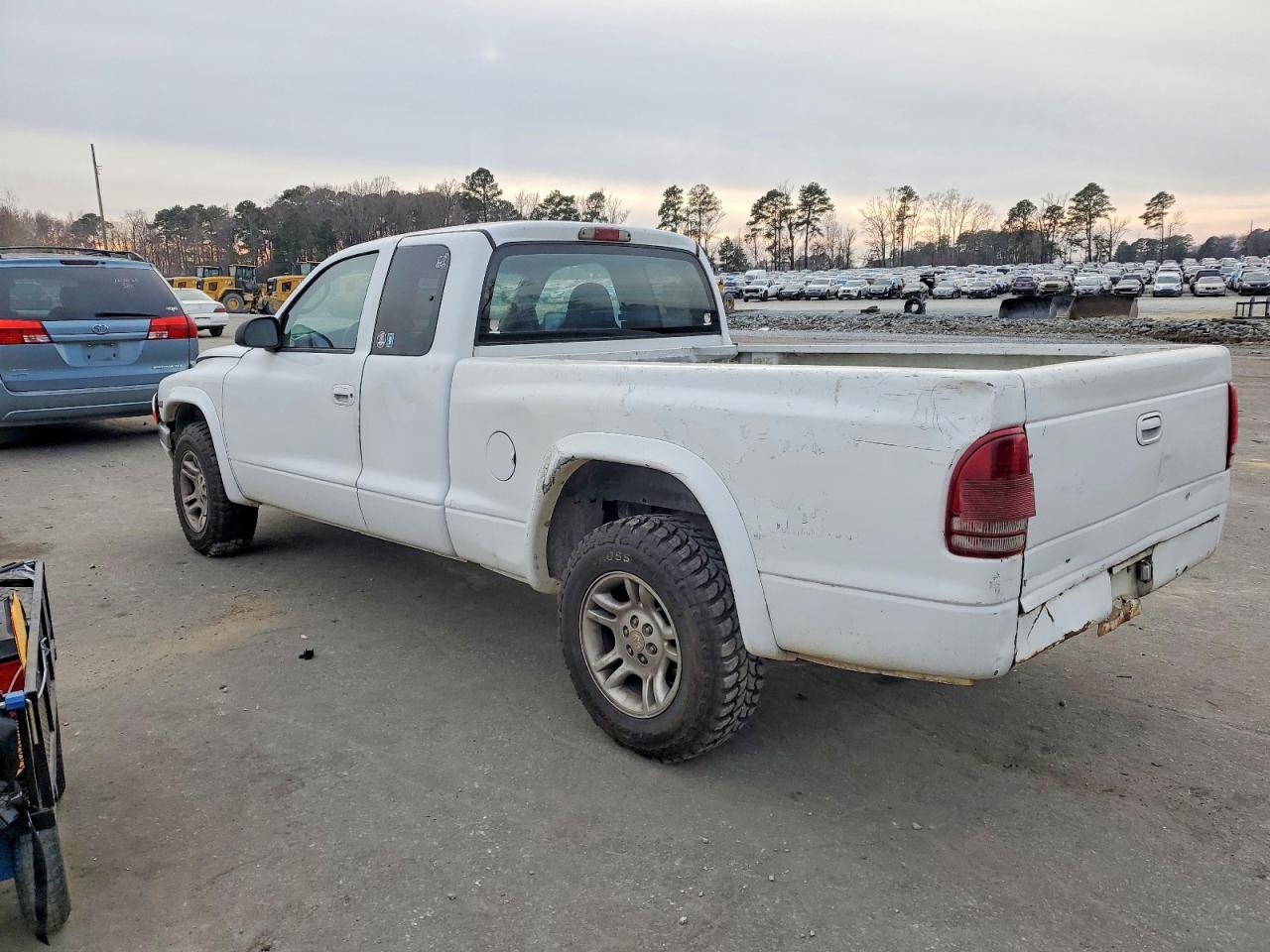 2003 DODGE DAKOTA SLT photo 2