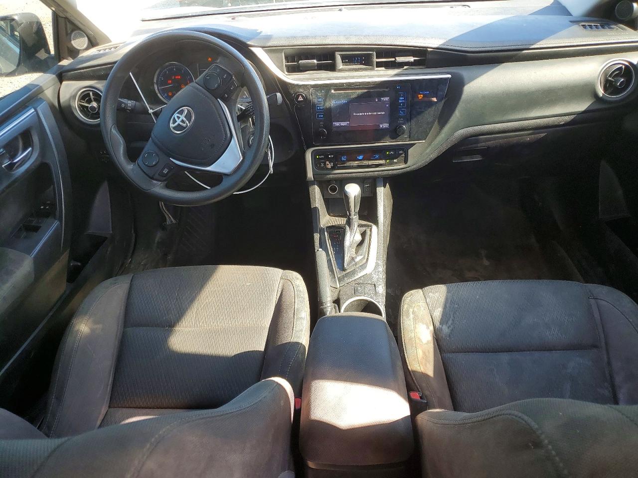 2019 TOYOTA COROLLA L photo 8