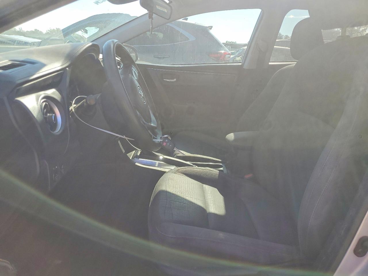 2019 TOYOTA COROLLA L photo 7