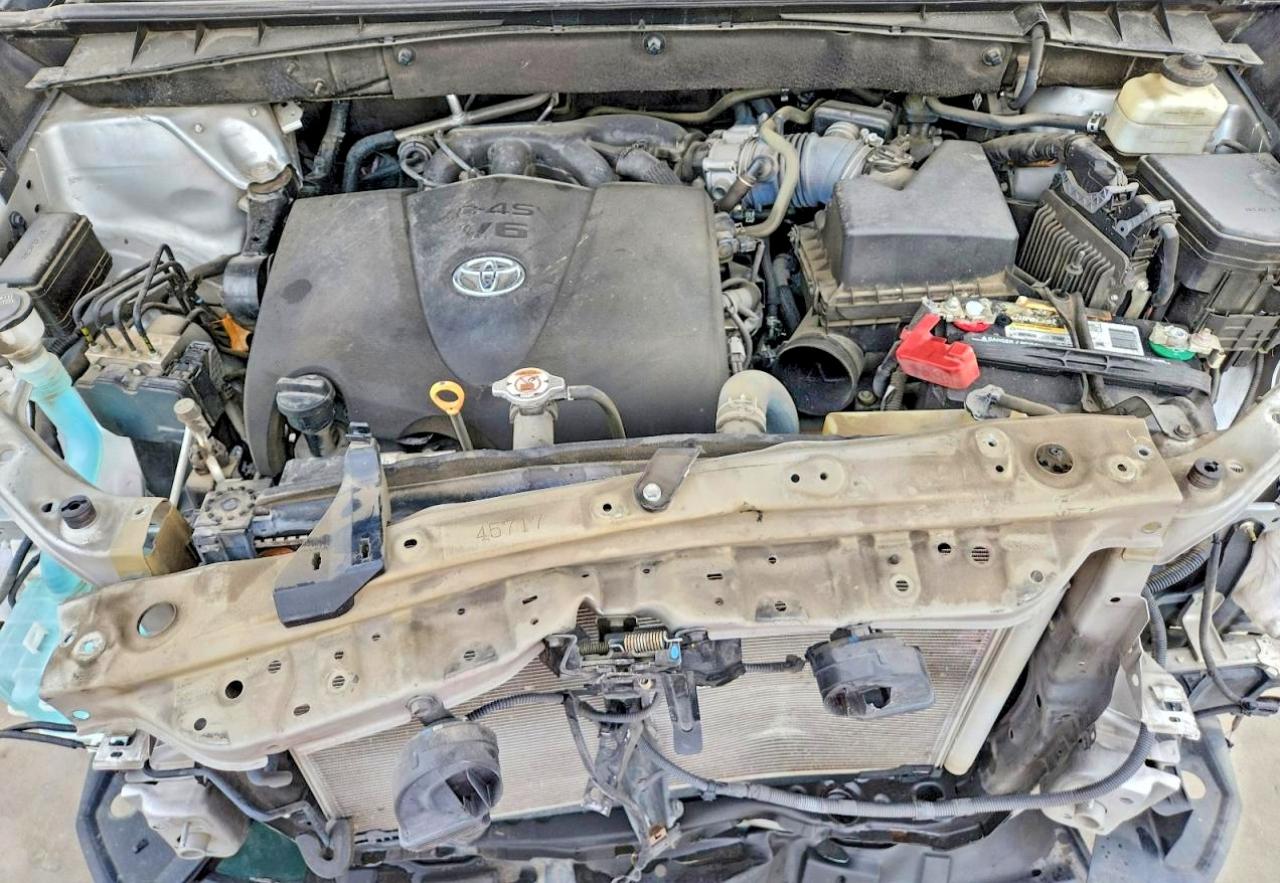 2018 TOYOTA HIGHLANDER LE photo 23
