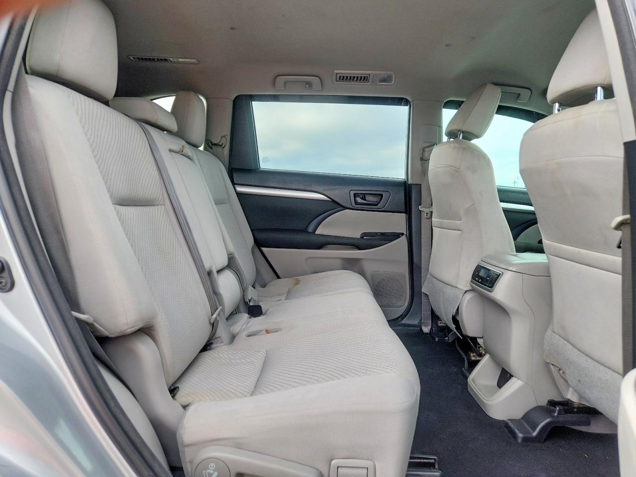 2018 TOYOTA HIGHLANDER LE photo 21