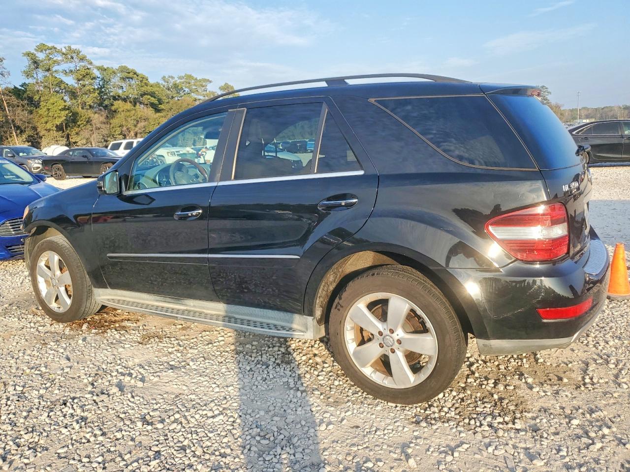 2011 MERCEDES-BENZ ML 350 photo 2