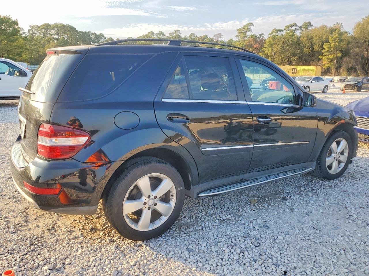 2011 MERCEDES-BENZ ML 350 photo 3