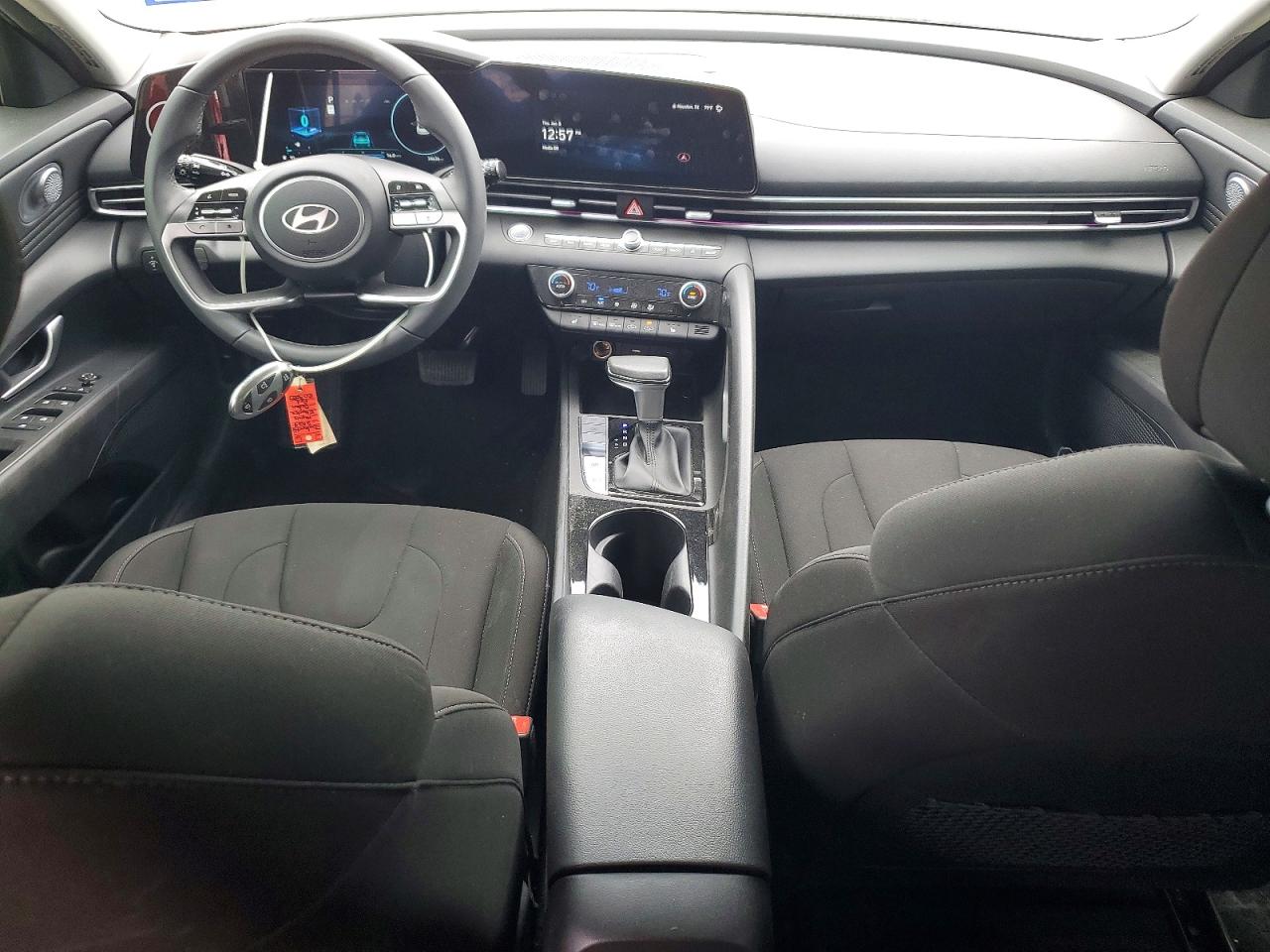 2024 HYUNDAI ELANTRA SEL photo 8