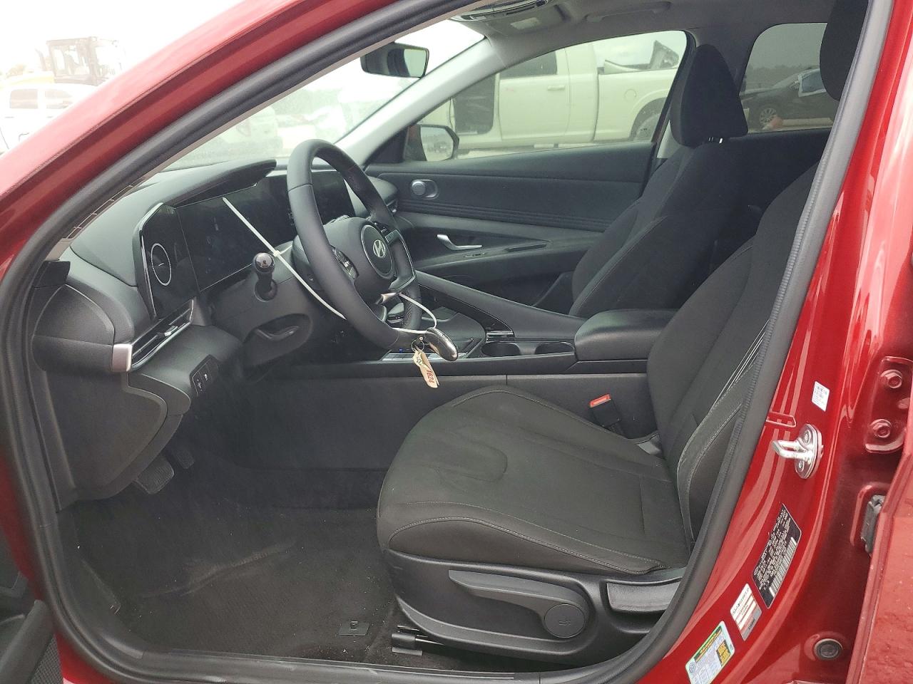2024 HYUNDAI ELANTRA SEL photo 7