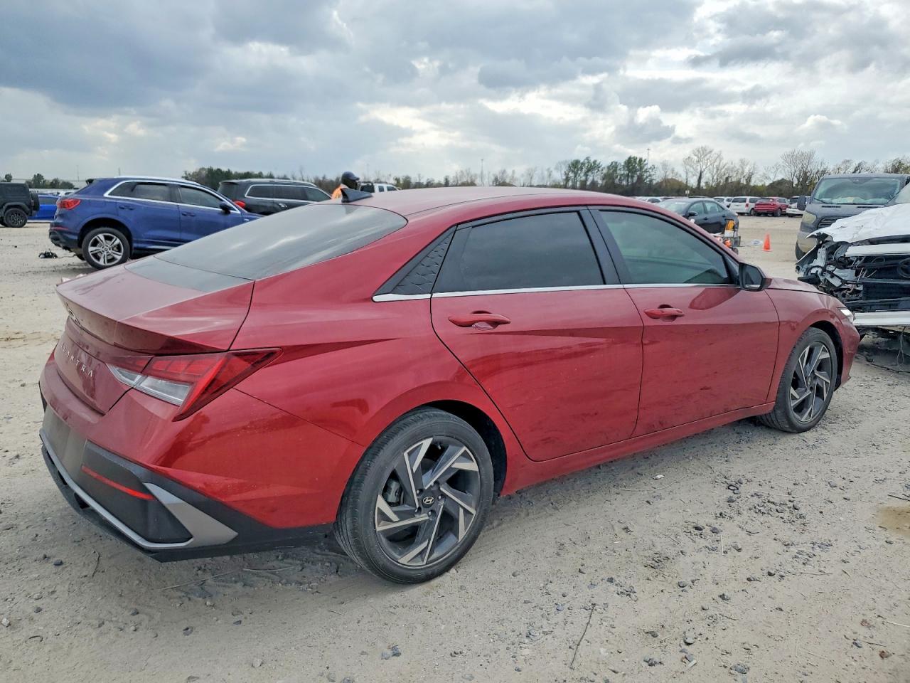2024 HYUNDAI ELANTRA SEL photo 3