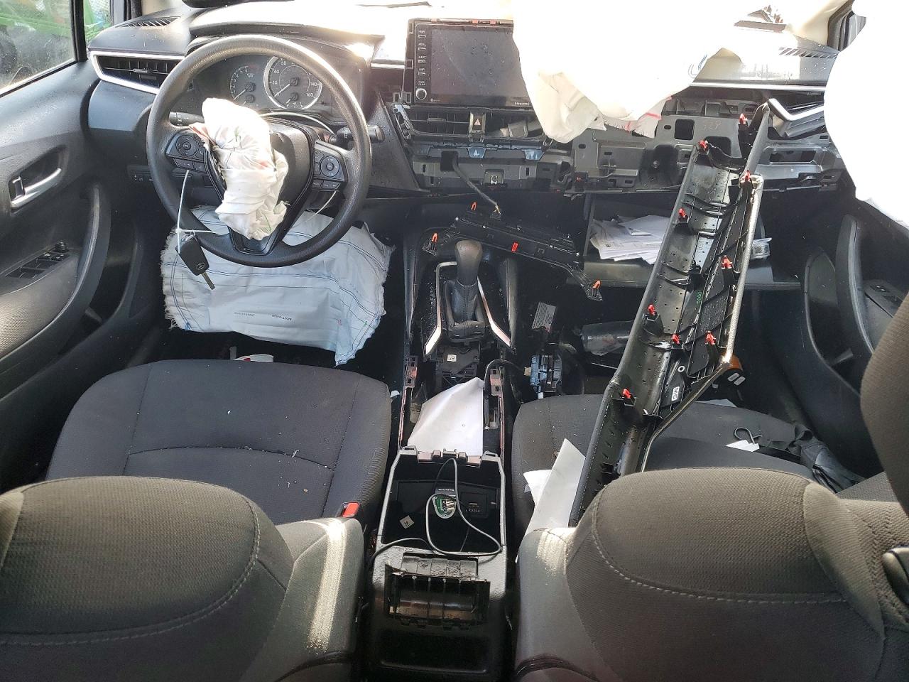 2021 TOYOTA COROLLA LE photo 8