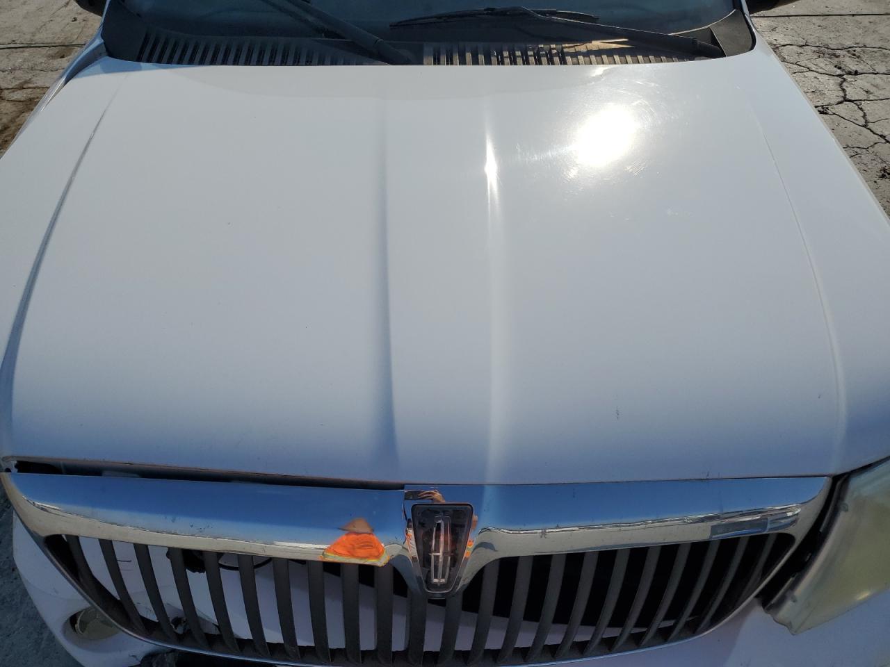 2004 LINCOLN NAVIGATOR photo 12