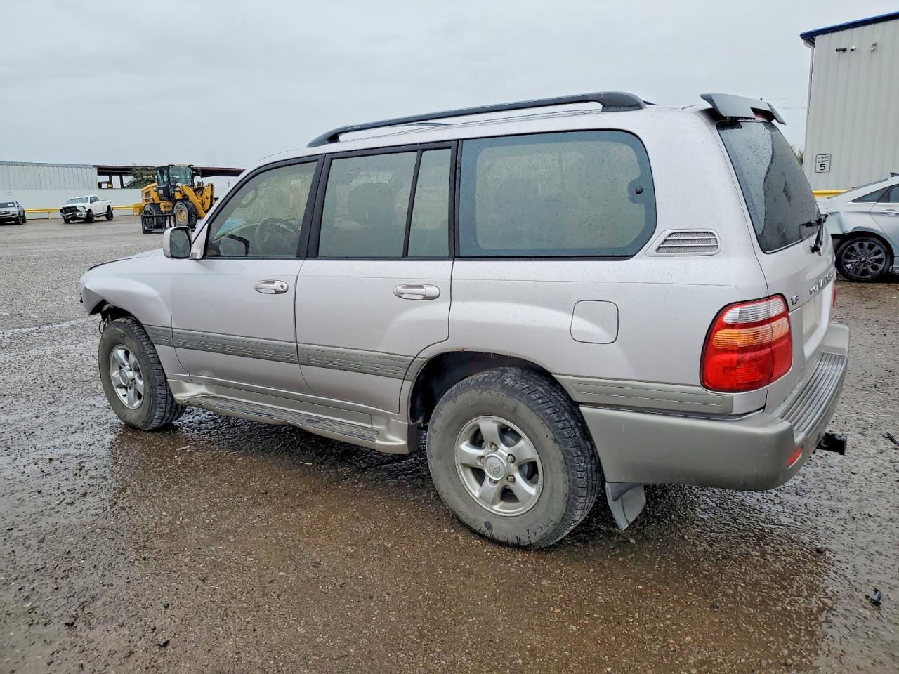 2001 TOYOTA LAND CRUISER photo 3