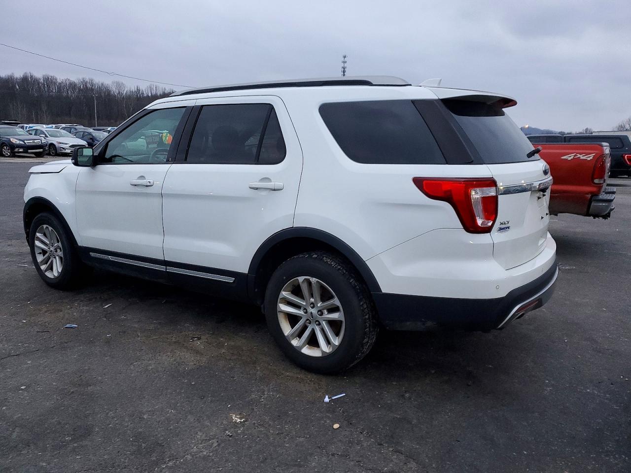 2016 FORD EXPLORER XLT photo 4