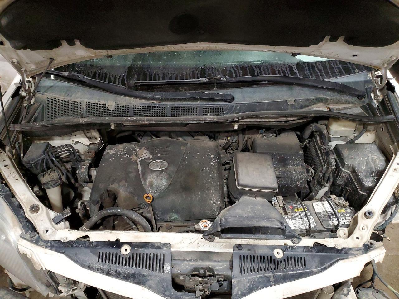 2017 TOYOTA SIENNA LE photo 12