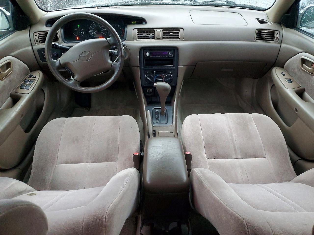 1999 TOYOTA CAMRY LE photo 8