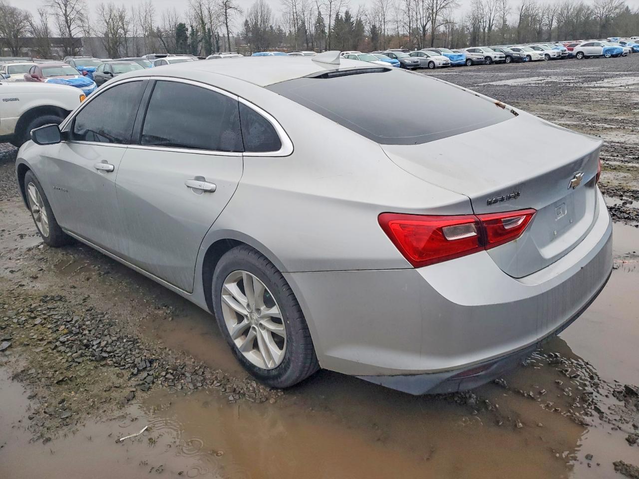 2018 CHEVROLET MALIBU LT photo 2