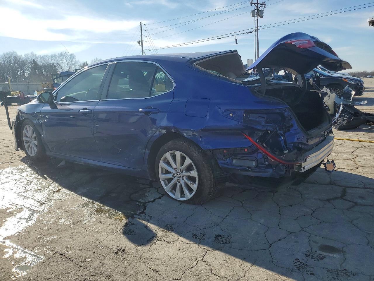 2018 TOYOTA CAMRY L photo 2