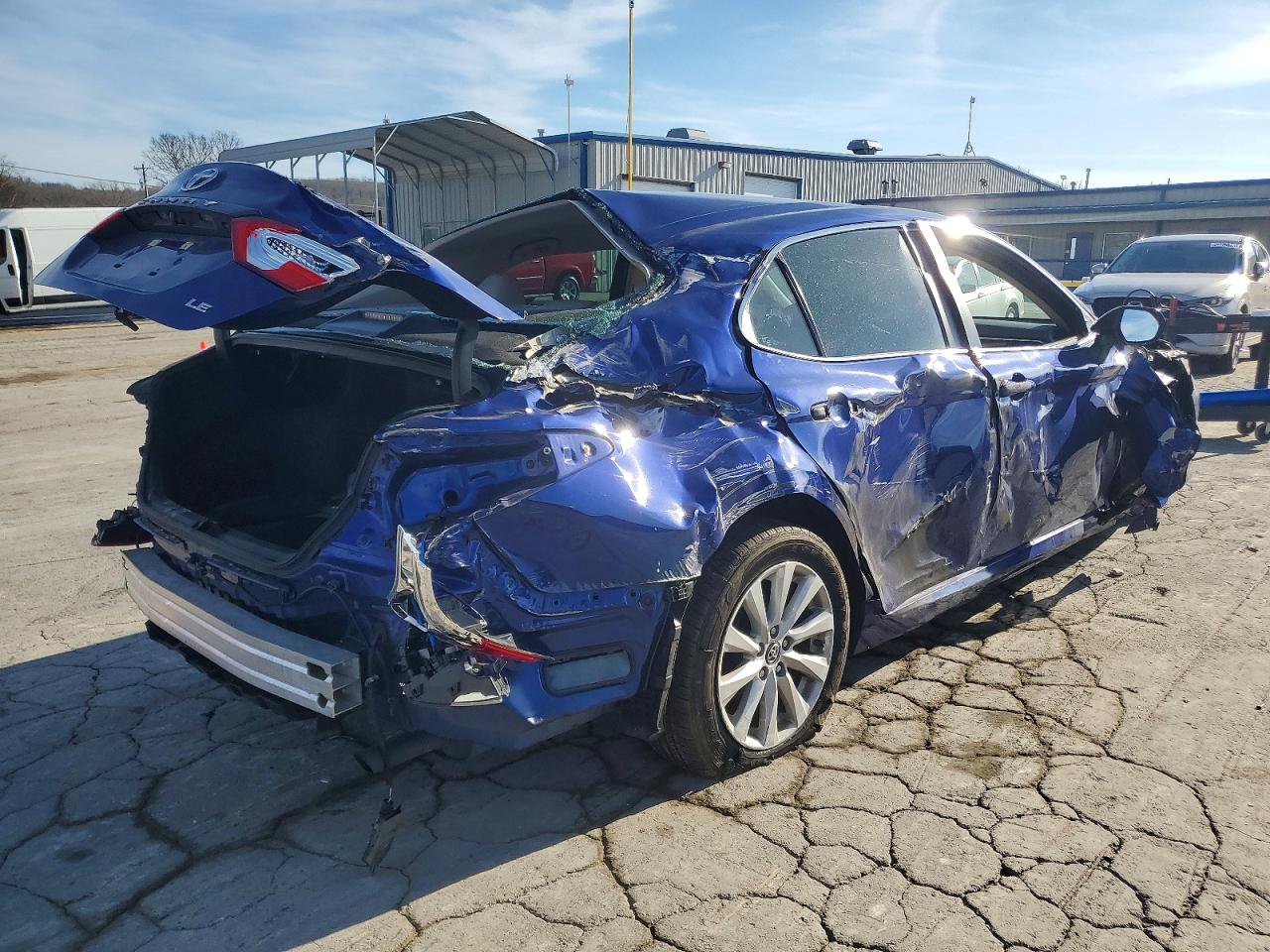 2018 TOYOTA CAMRY L photo 3