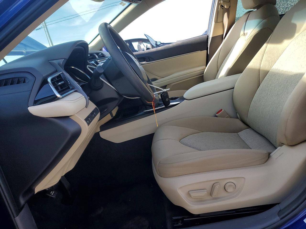 2018 TOYOTA CAMRY L photo 7