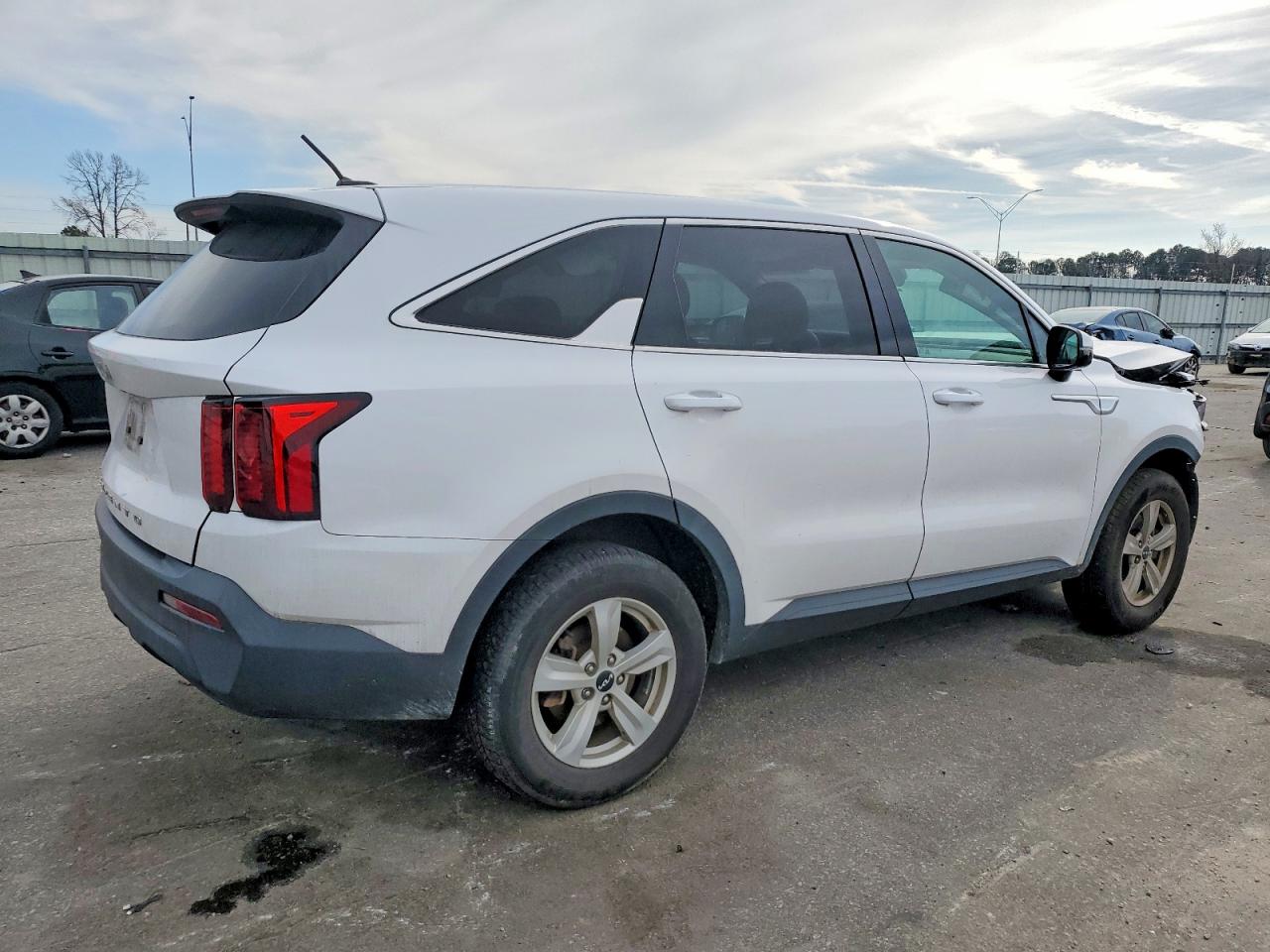 2022 KIA SORENTO LX photo 3