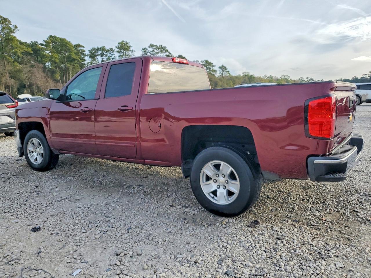 2017 CHEVROLET SILVERADO C1500 LT photo 2