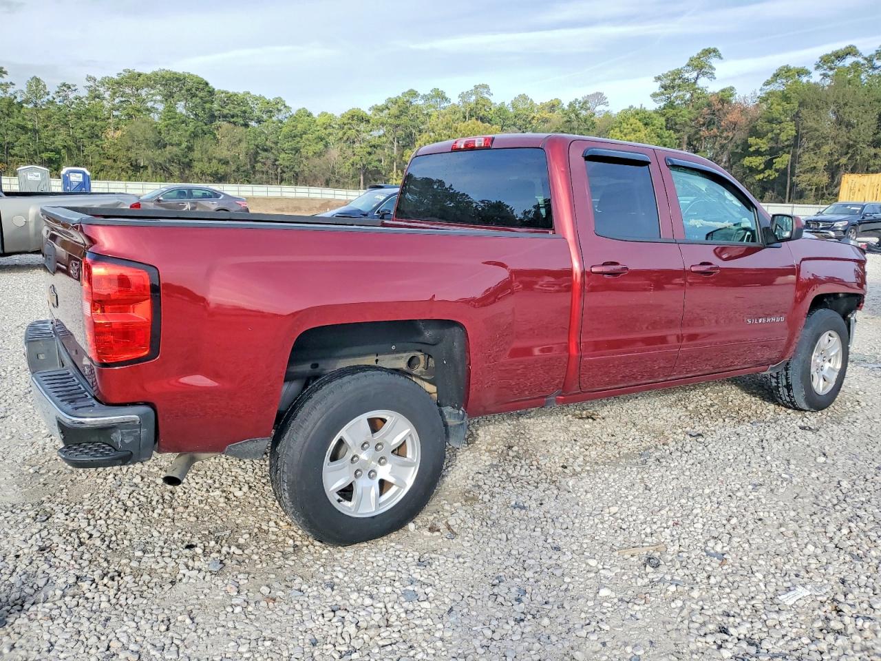2017 CHEVROLET SILVERADO C1500 LT photo 3