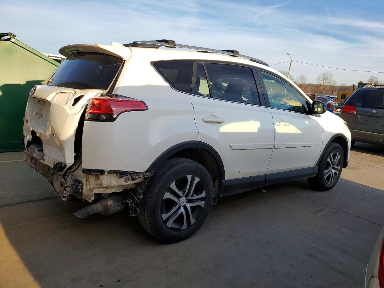 2018 TOYOTA RAV4 LE photo 3