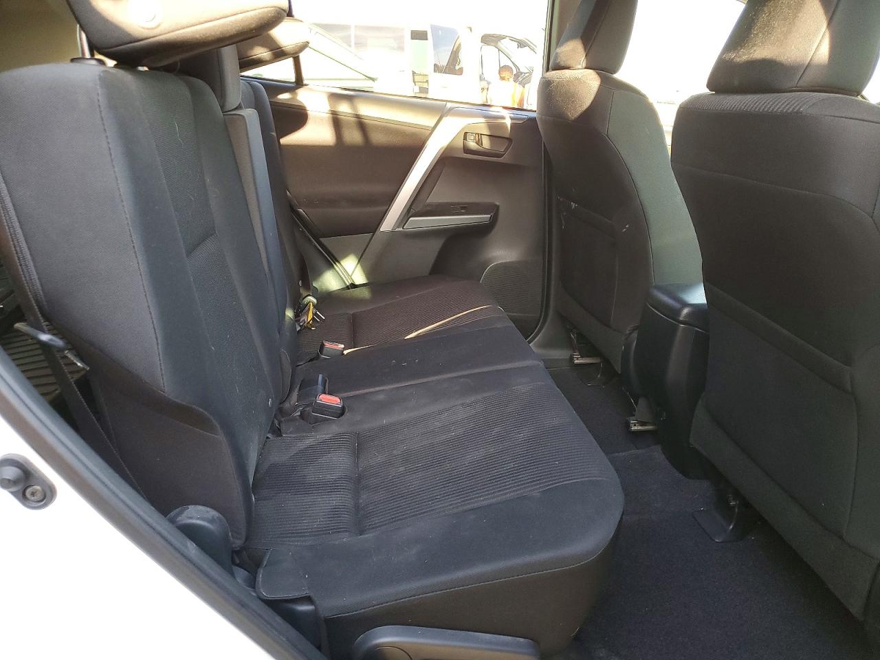 2018 TOYOTA RAV4 LE photo 11