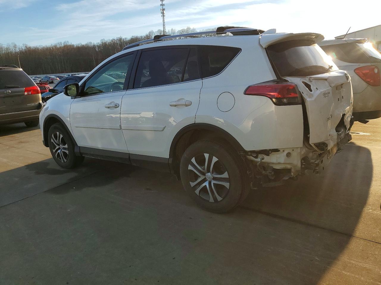 2018 TOYOTA RAV4 LE photo 2