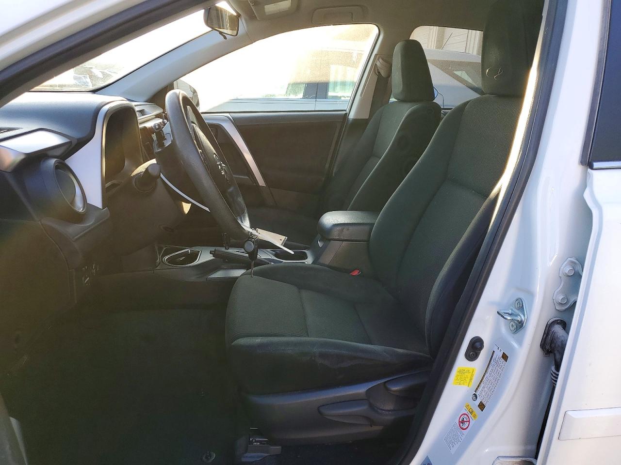 2018 TOYOTA RAV4 LE photo 7