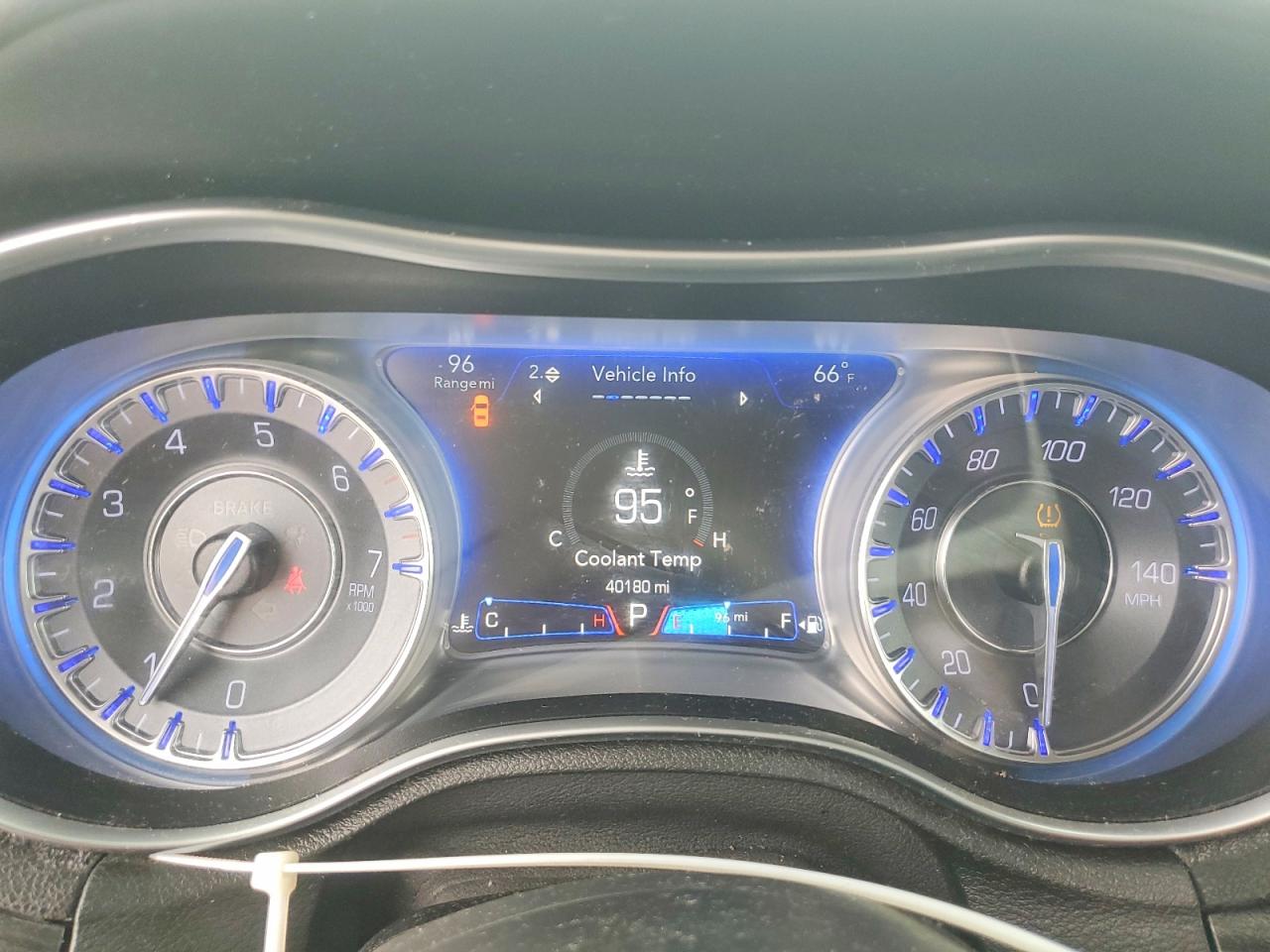 2018 CHRYSLER 300 TOURING photo 9