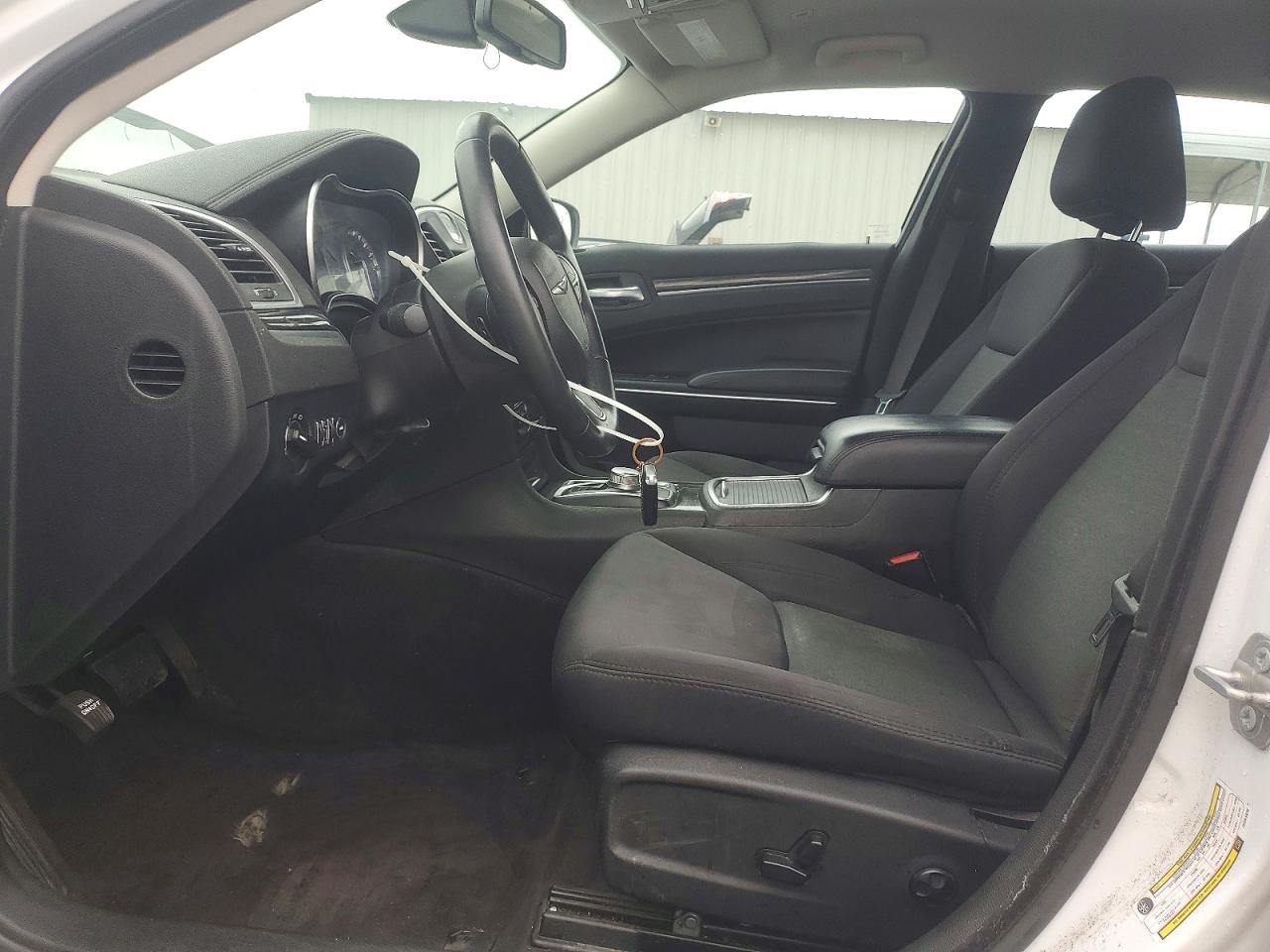2018 CHRYSLER 300 TOURING photo 7