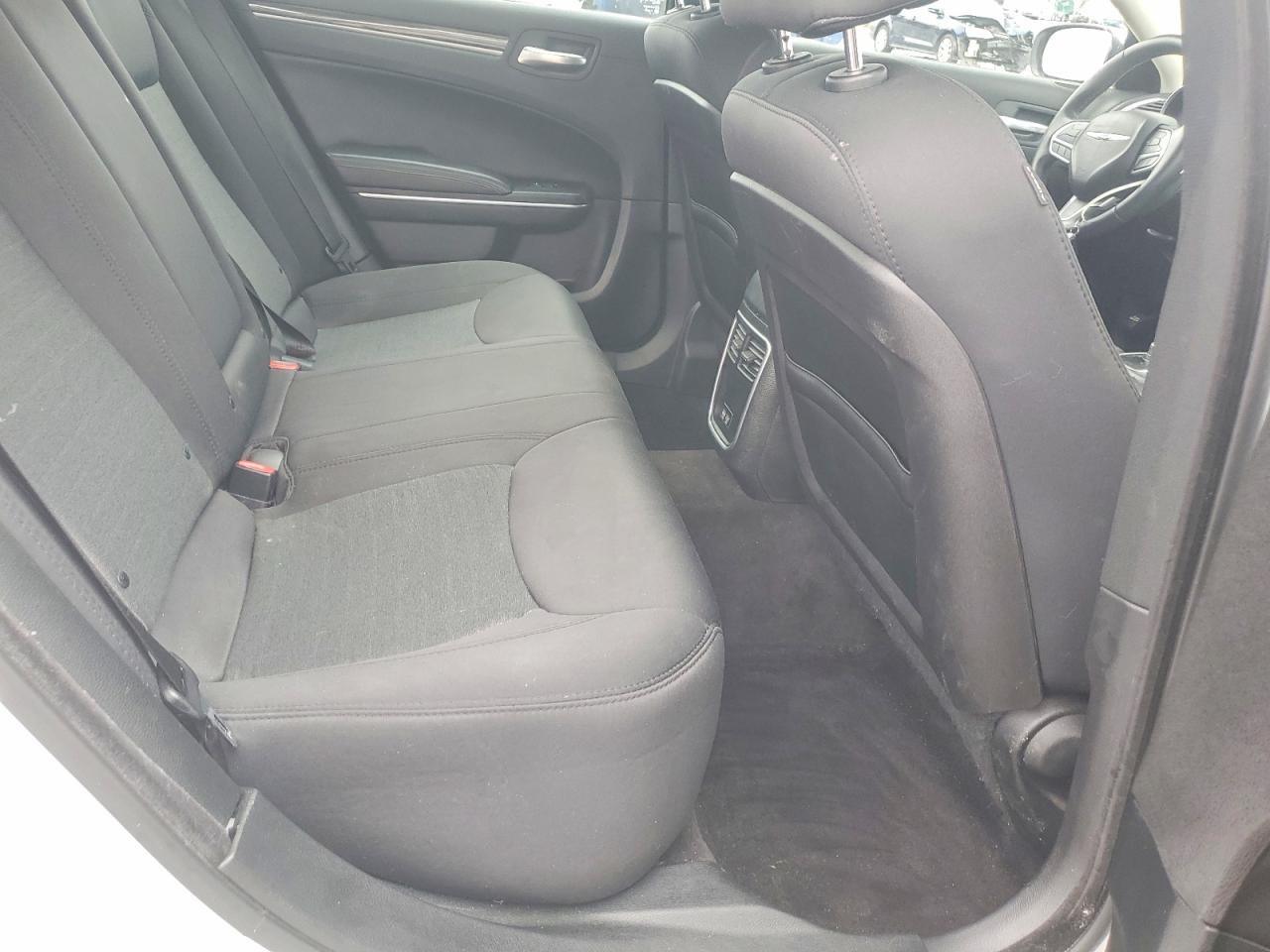 2018 CHRYSLER 300 TOURING photo 10