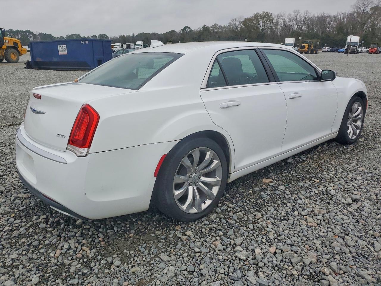 2018 CHRYSLER 300 TOURING photo 3