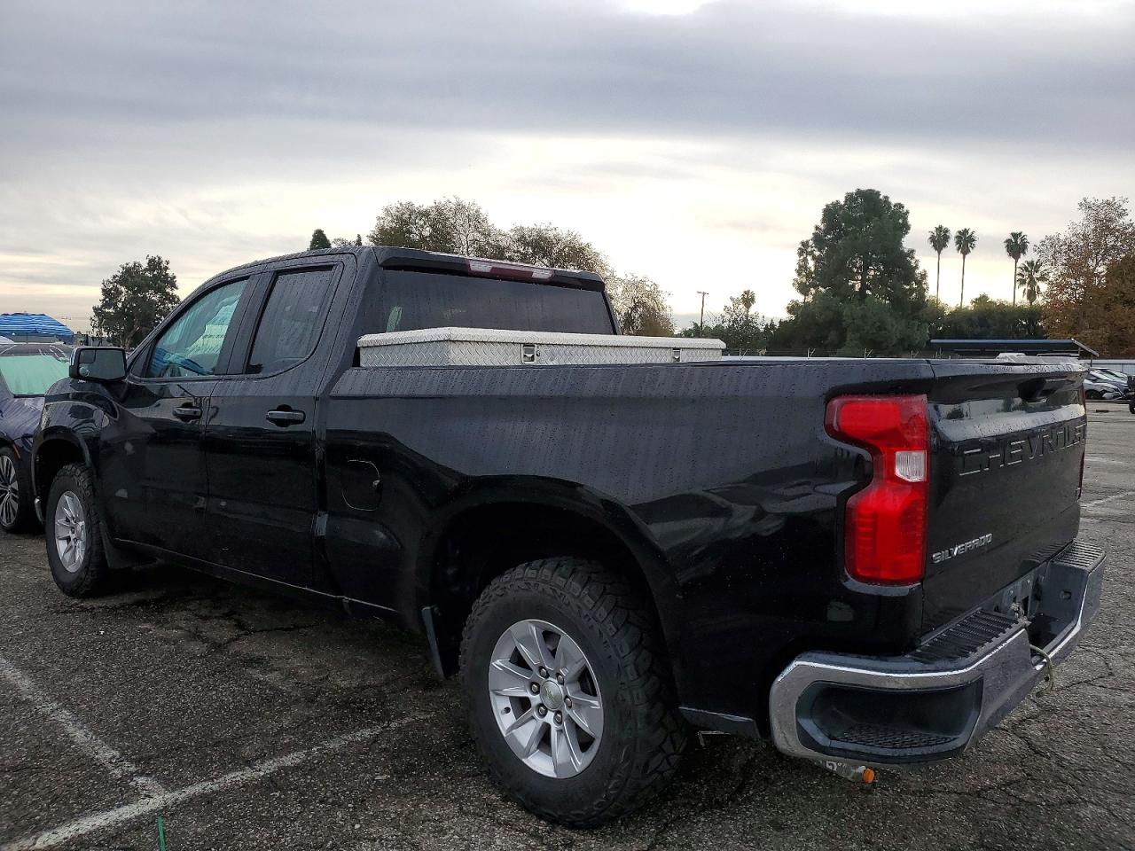 2020 CHEVROLET SILVERADO C1500 LT photo 2