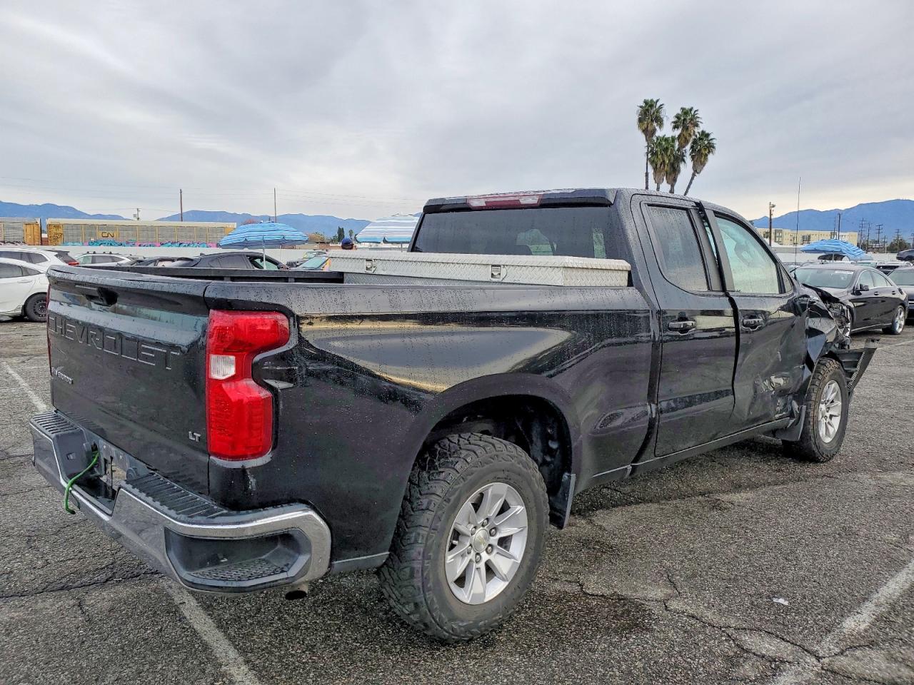 2020 CHEVROLET SILVERADO C1500 LT photo 3