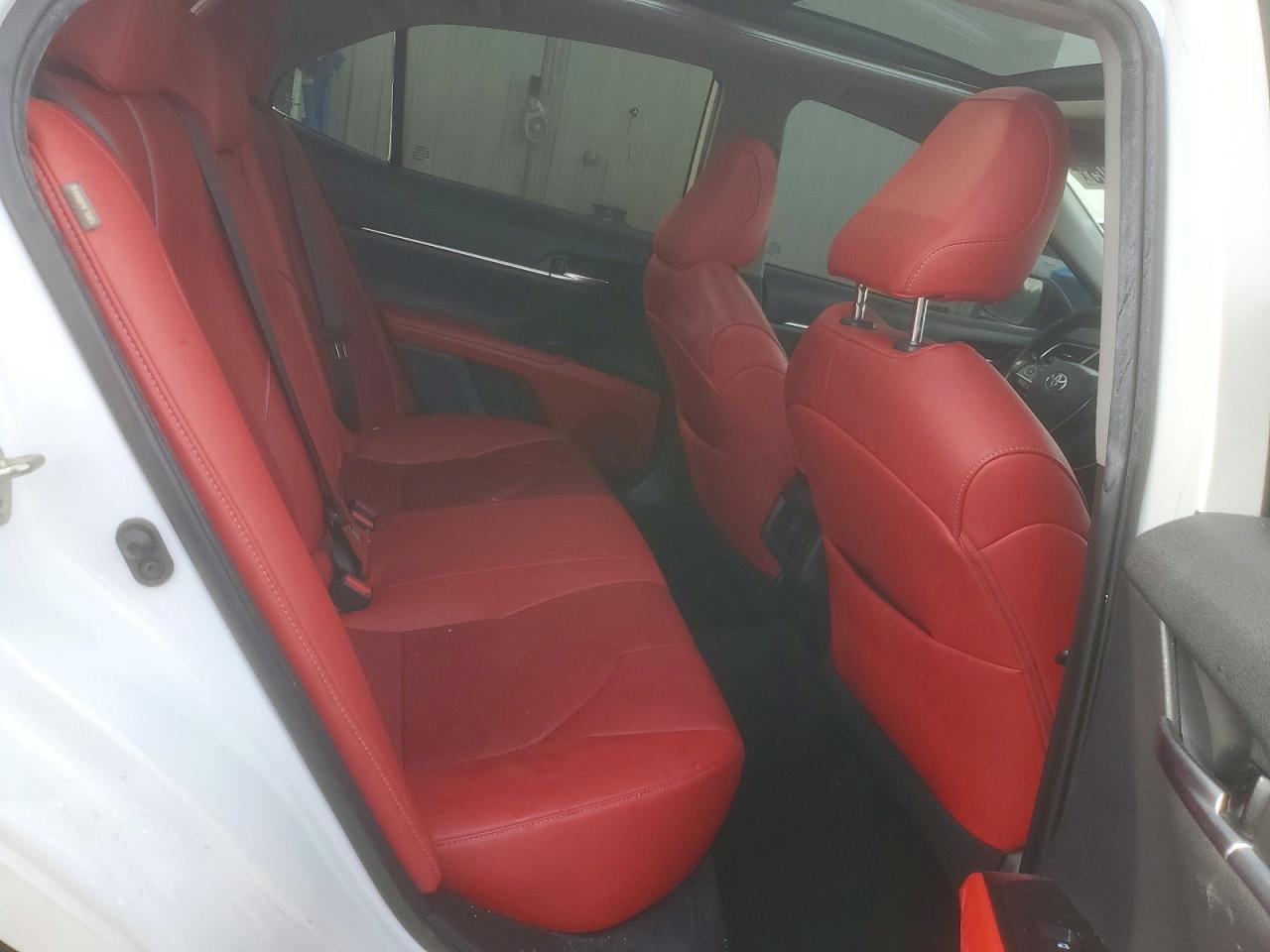 2019 TOYOTA CAMRY XSE photo 10