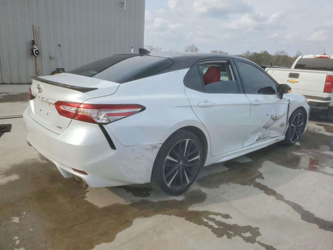 2019 TOYOTA CAMRY XSE photo 3