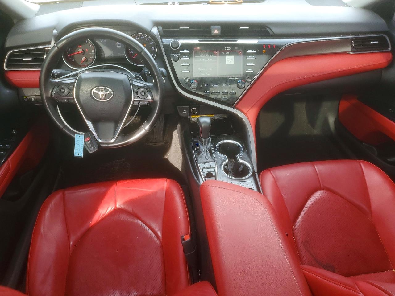 2019 TOYOTA CAMRY XSE photo 8