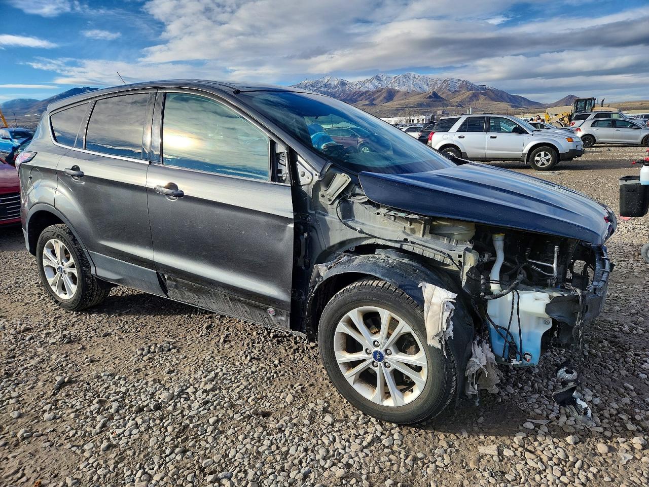 2017 FORD ESCAPE SE photo 4