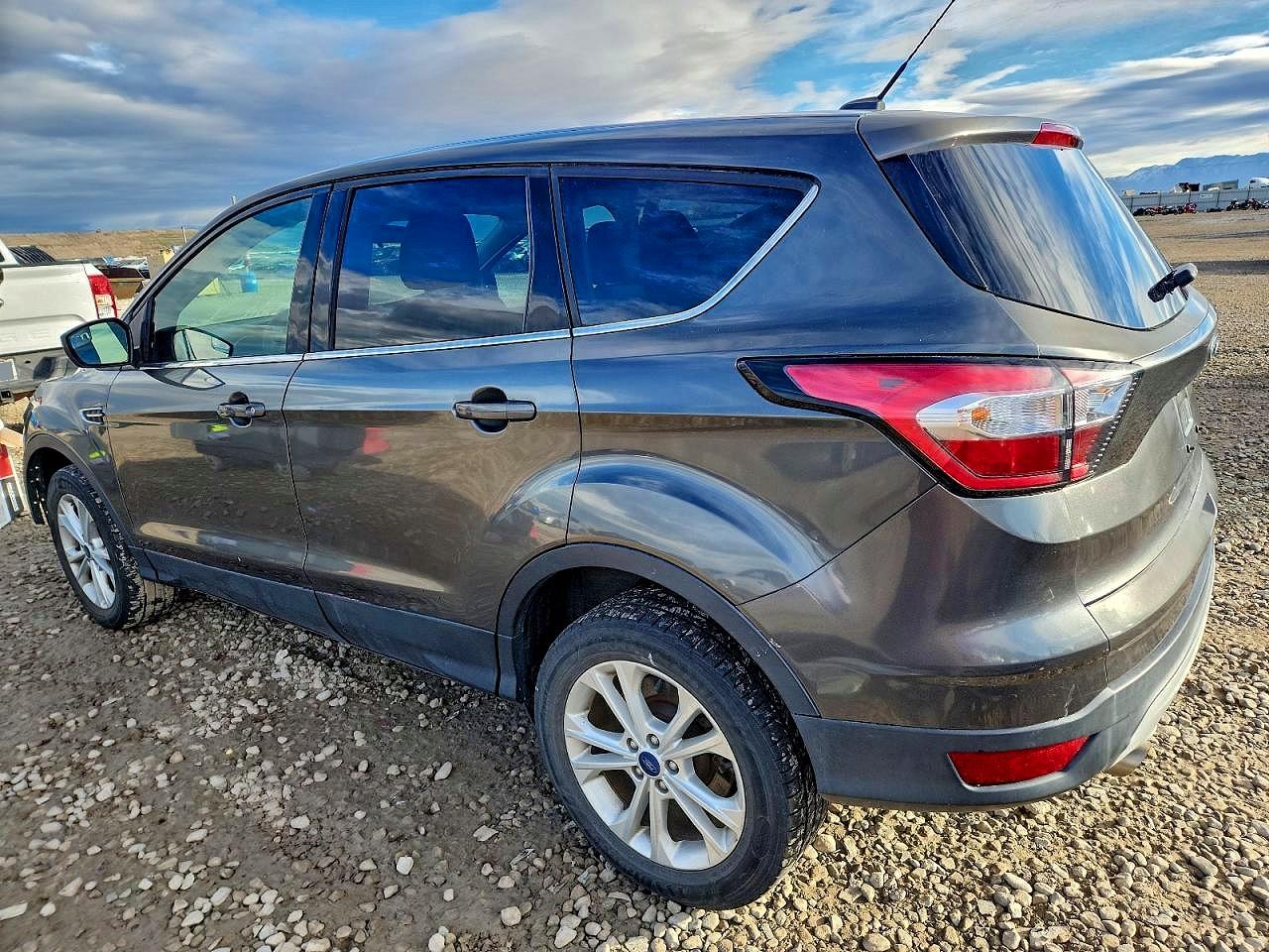 2017 FORD ESCAPE SE photo 2
