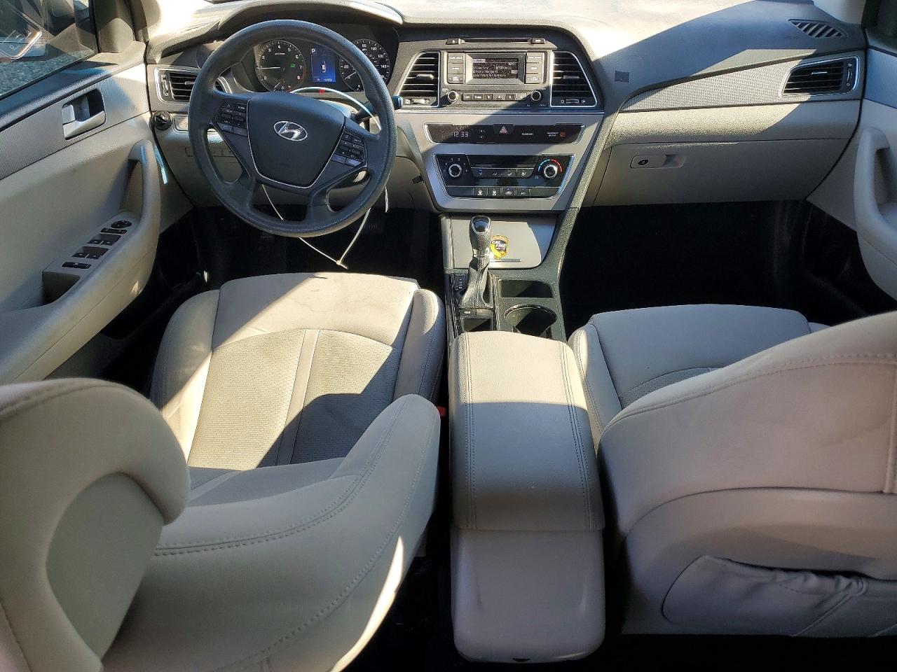 2017 HYUNDAI SONATA SE photo 8