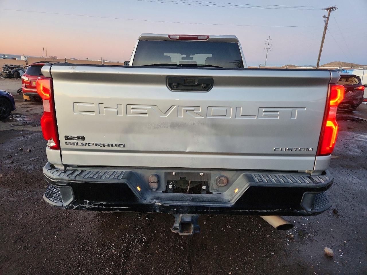2020 CHEVROLET SILVERADO K2500 CUSTOM photo 6