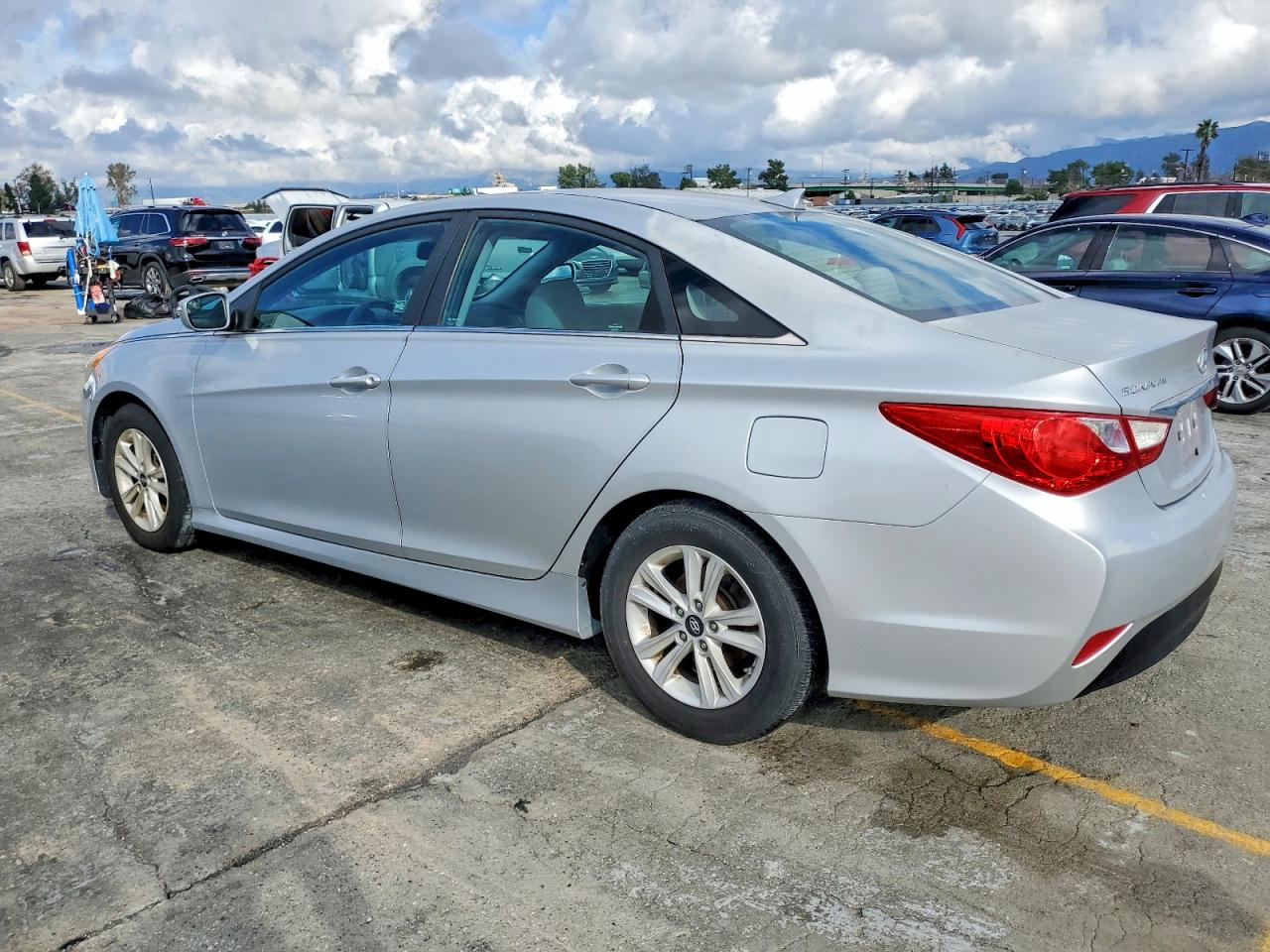 2014 HYUNDAI SONATA GLS photo 2