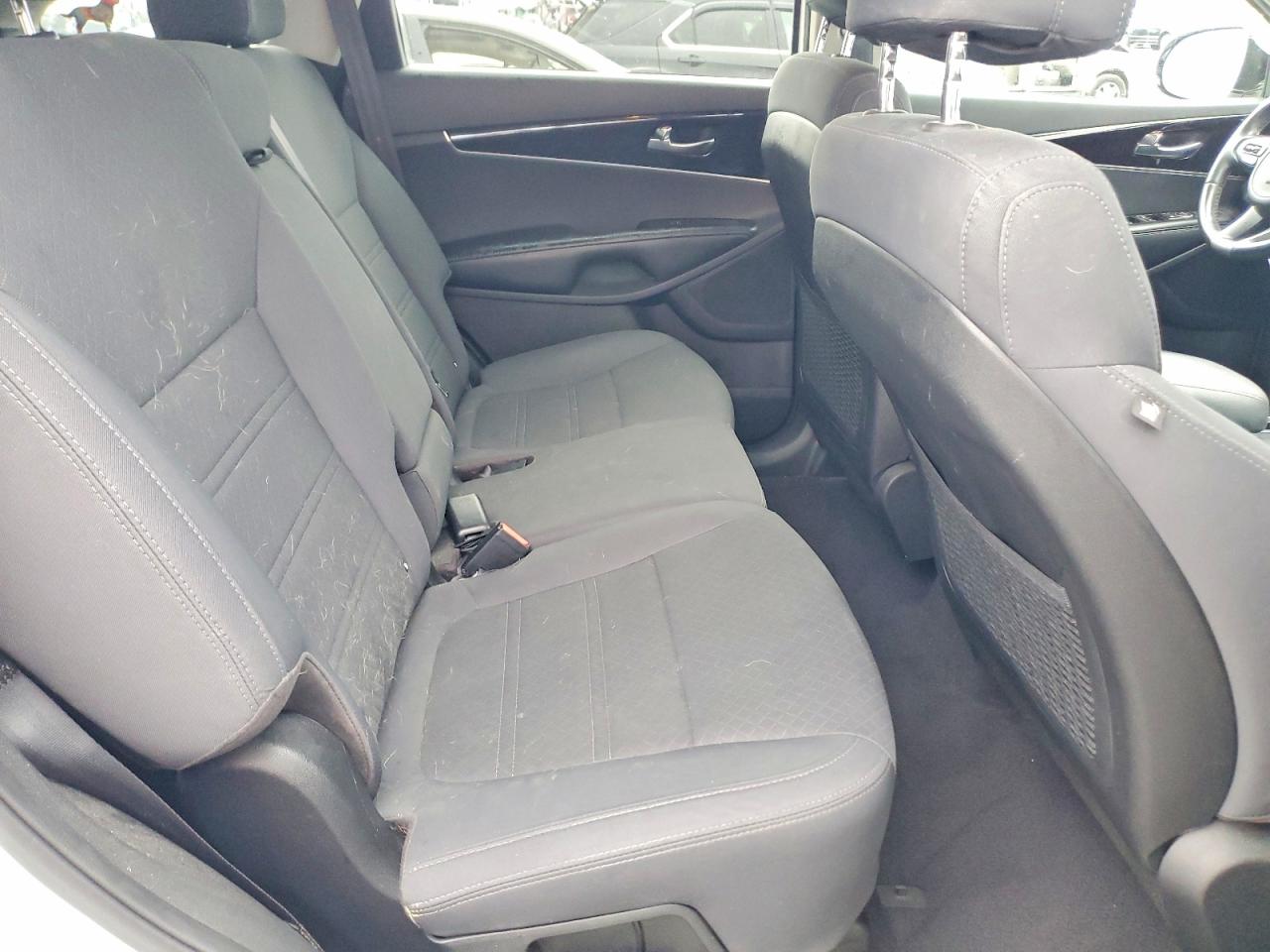 2017 KIA SORENTO LX photo 10