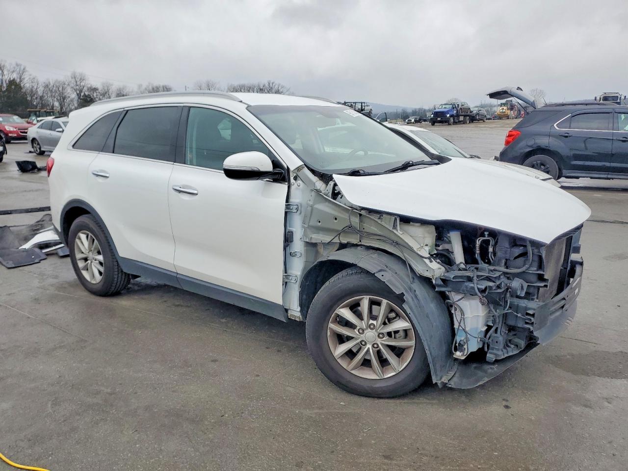 2017 KIA SORENTO LX photo 4