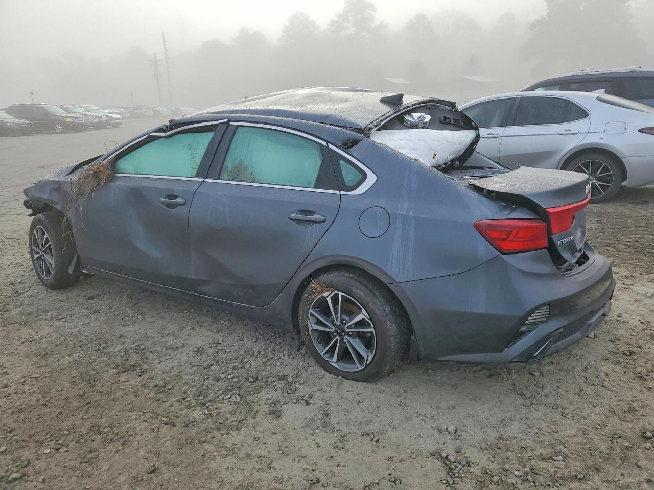 2023 KIA FORTE photo 2