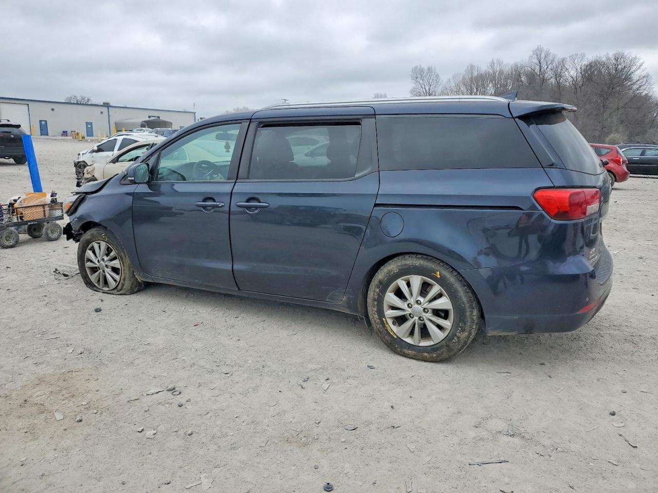 2017 KIA SEDONA LX photo 2