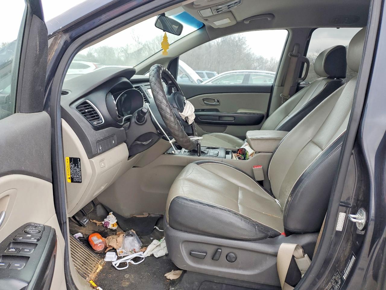 2017 KIA SEDONA LX photo 7