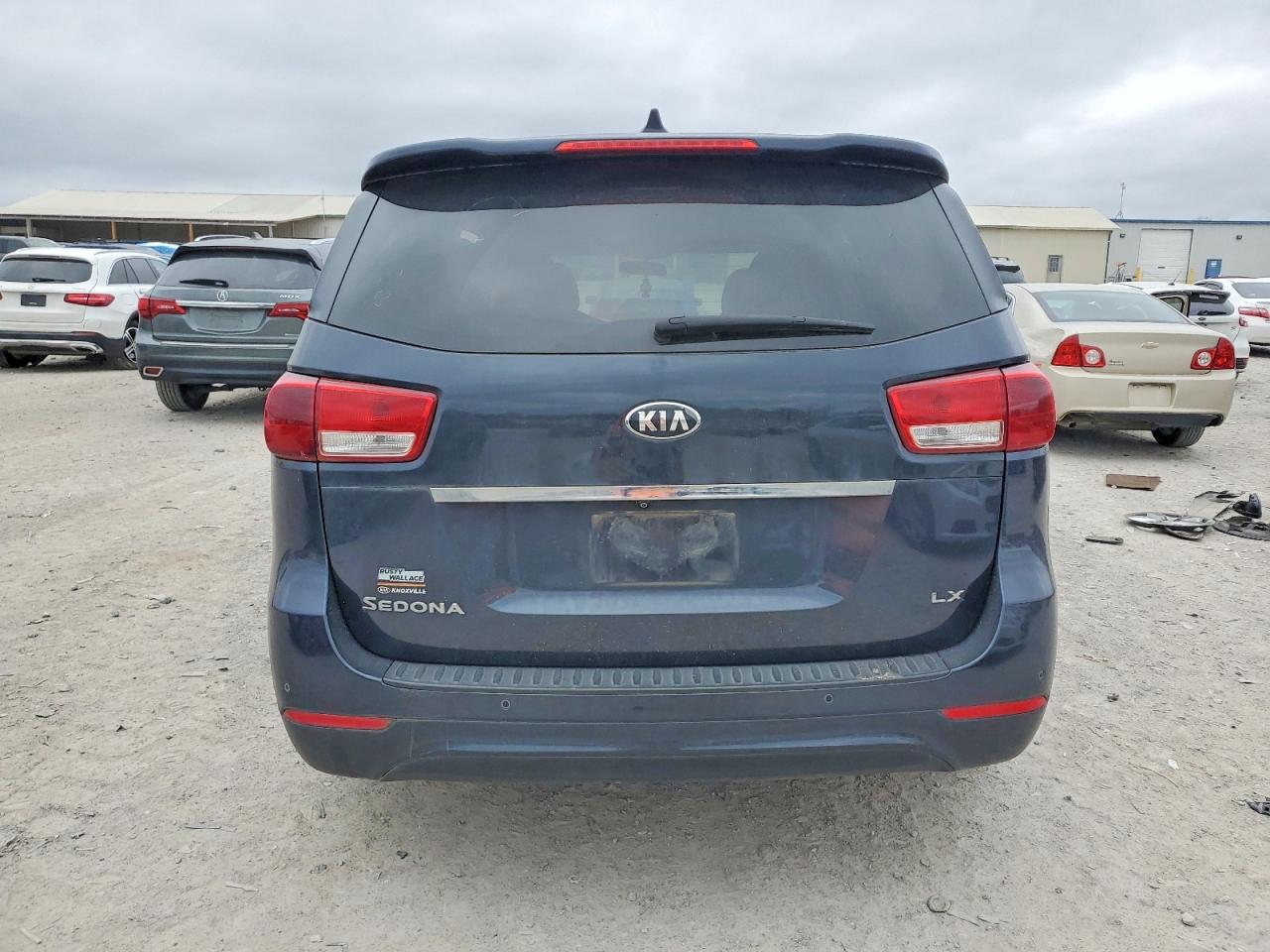 2017 KIA SEDONA LX photo 6